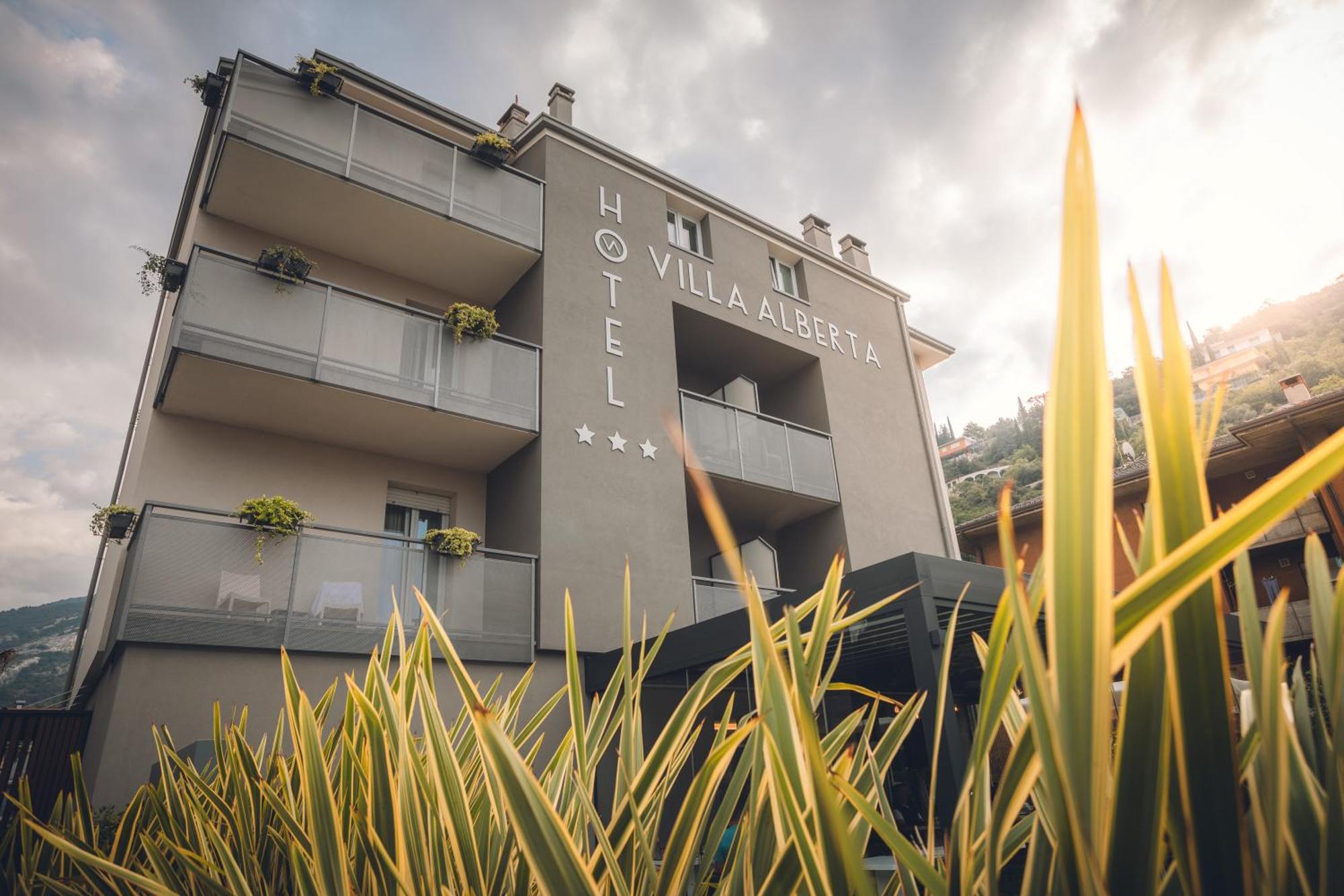 Hotel Villa Alberta Nago-Torbole Exterior photo